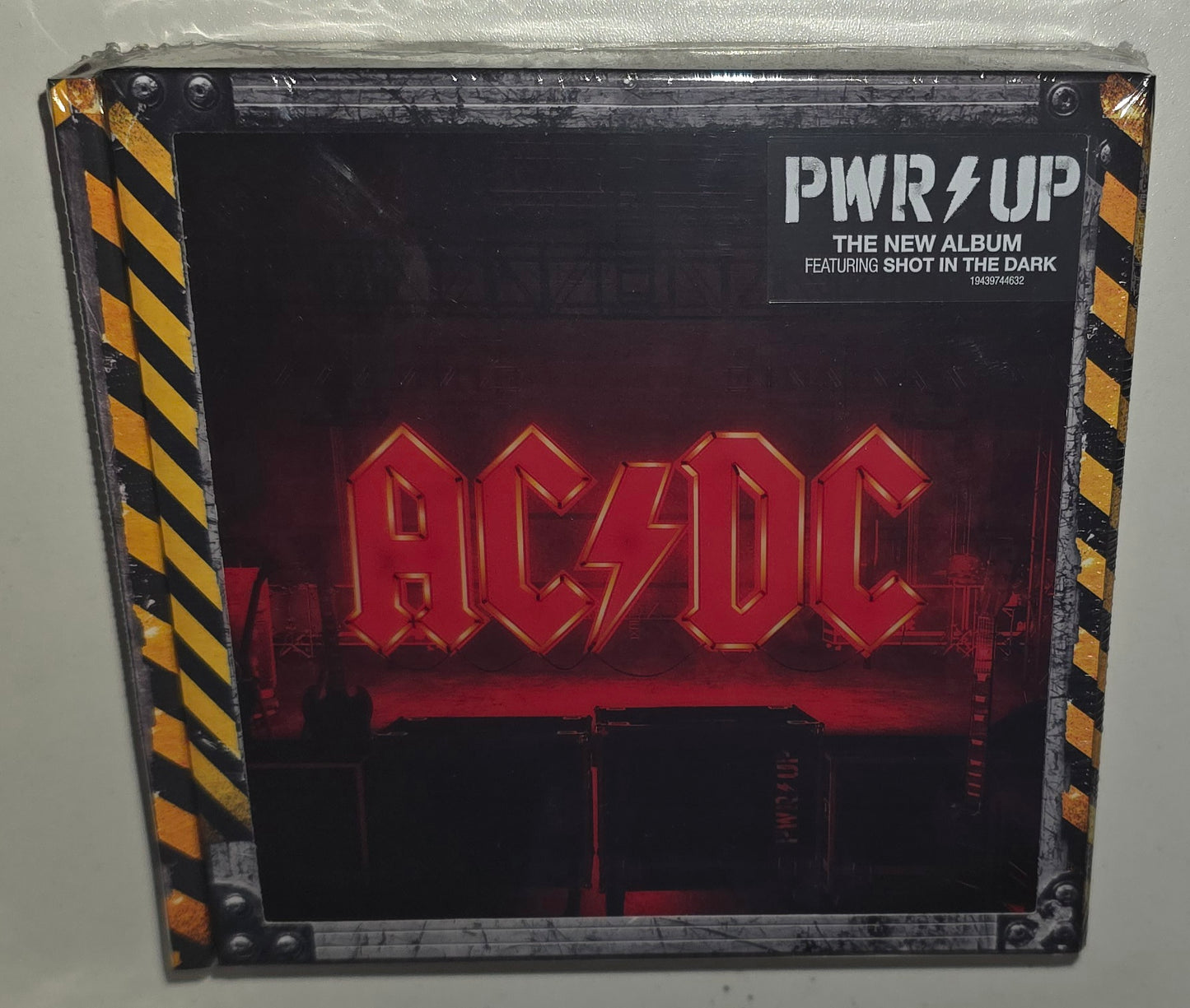 AC/DC – PWR/UP (2020) (Limited Edition Light Up Box CD)