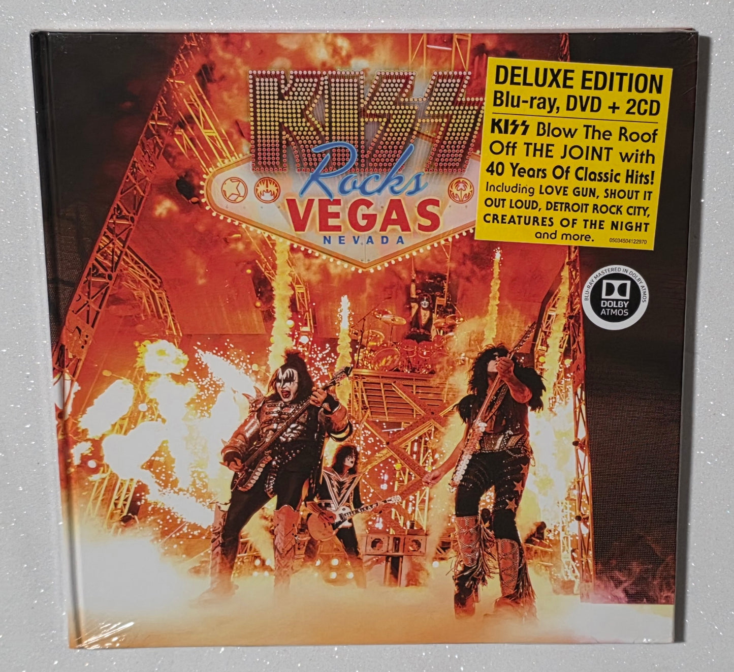 Kiss – Kiss Rocks Vegas (Deluxe Edition) (2016) (Limited Edition Book + Bluray + 2CD + DVD)